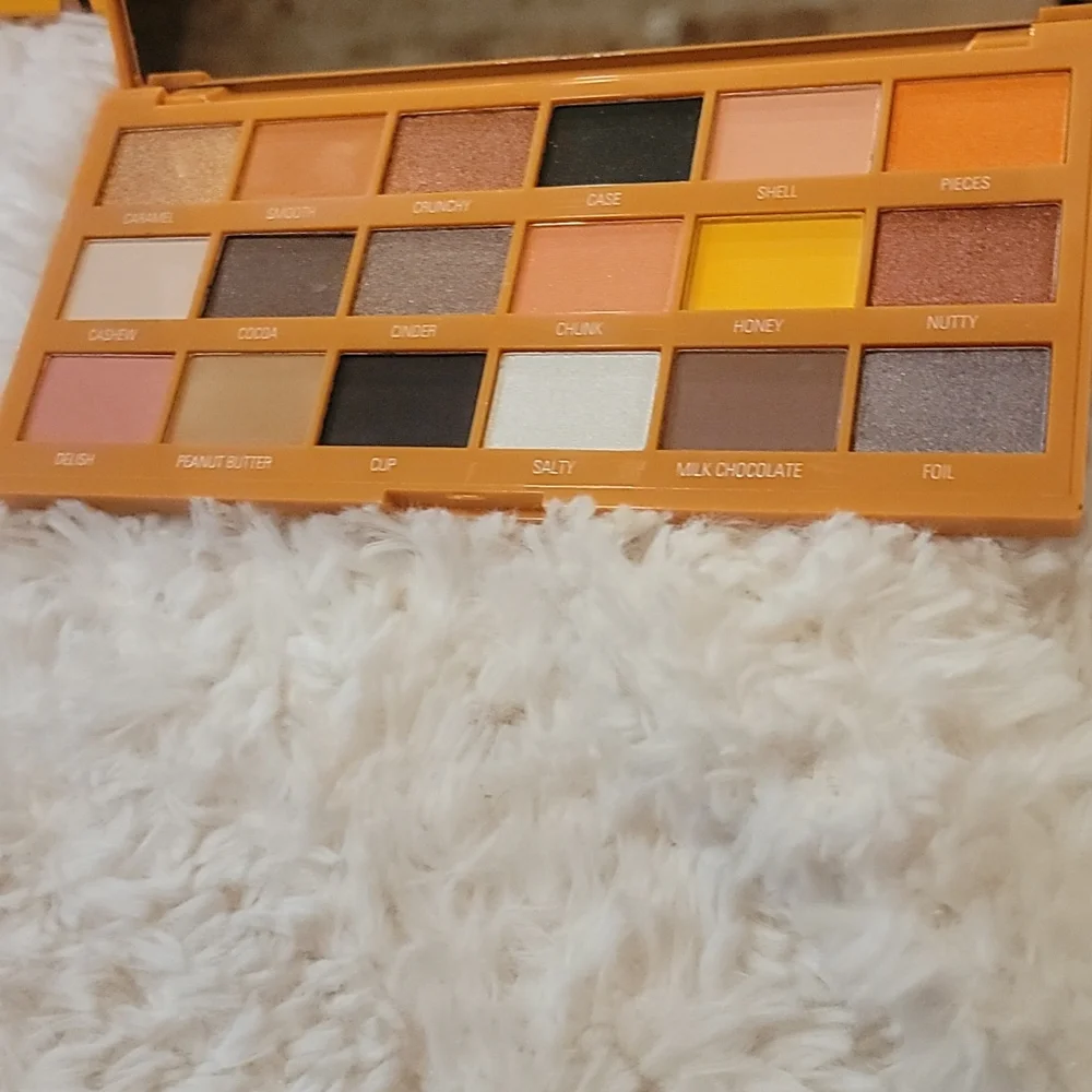 Makeup - Picture 2 of 4